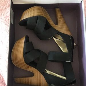 Black strap wedges with platform